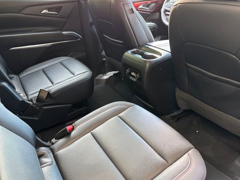 Used 2025 Chevrolet Traverse Z71 image 18