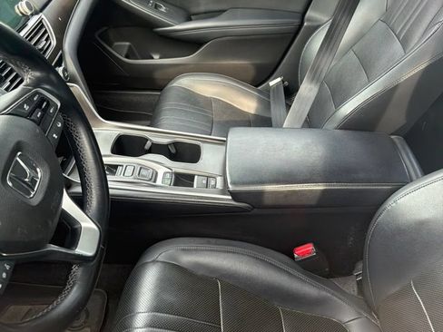 Used 2018 Honda Accord Touring image 8