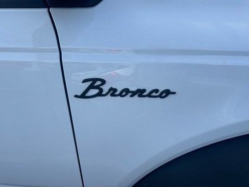 Used 2025 Ford Bronco Badlands AWD/4WD image 4