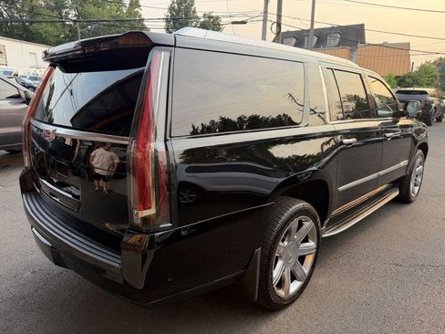 Used 2017 Cadillac Escalade ESV Luxury AWD/4WD image 5