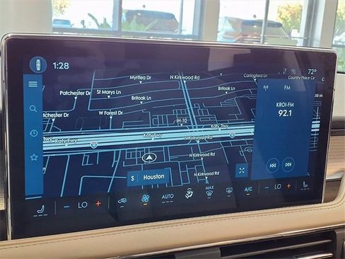 Certified 2025 Lincoln Corsair FWD image 17