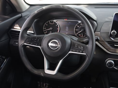 Used 2023 Nissan Altima 2.5 SV FWD image 7
