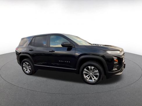 Used 2025 Chevrolet Equinox LT image 2