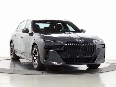 New 2025 BMW 760i xDrive w/ Premium Package