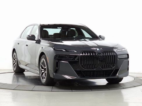 New 2025 BMW 760i xDrive w/ Premium Package image 1