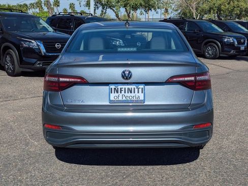 Used 2024 Volkswagen Jetta SE image 5