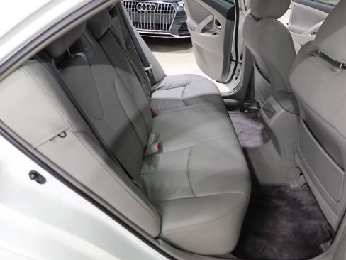 Used 2011 Toyota Camry SE w/ SE Extra-Value Pkg #1 FWD image 15