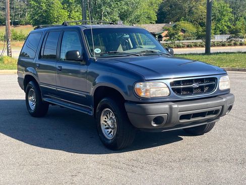 Used 2000 Ford Explorer XLS image 3