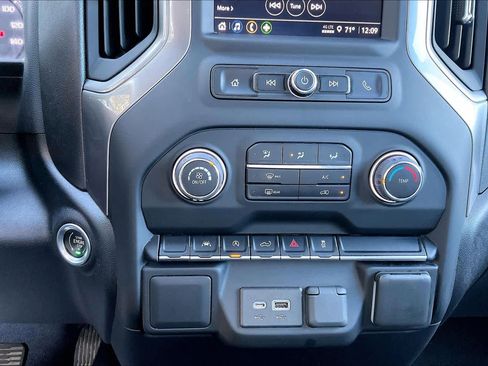 Certified 2022 Chevrolet Silverado 1500 Custom image 30