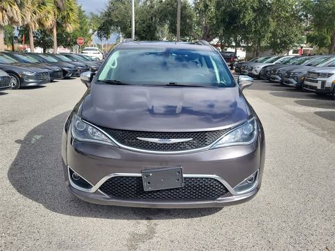 Used 2020 Chrysler Pacifica Limited image 9