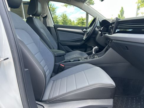 Used 2025 Volkswagen Jetta SE w/ Sunroof Package FWD image 31