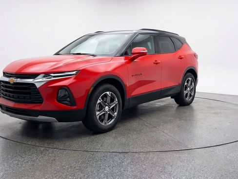 Used 2025 Chevrolet Blazer LT image 3