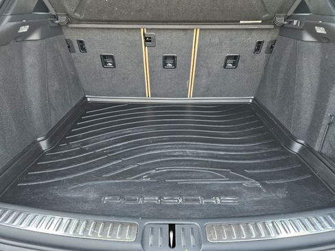 Certified 2026 Porsche Macan AWD/4WD image 31