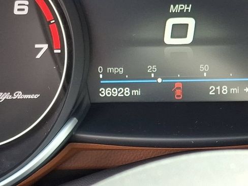 Used 2019 Alfa Romeo Giulia AWD image 21