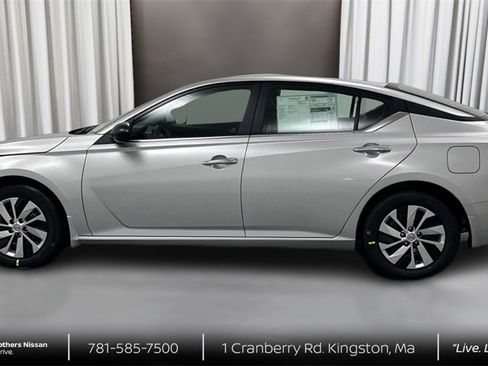 Used 2024 Nissan Altima 2.5 S image 8