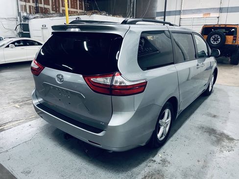 Used 2017 Toyota Sienna LE FWD image 11