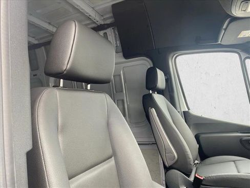 Used 2025 Mercedes-Benz Sprinter 2500 image 18