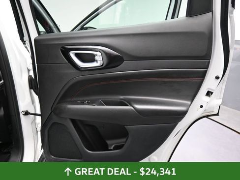 Used 2025 Jeep Compass Trailhawk AWD/4WD image 23