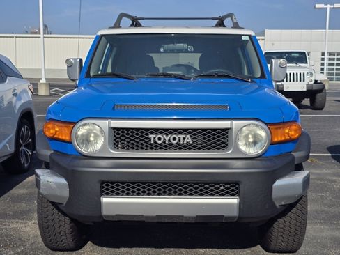 Used 2007 Toyota FJ Cruiser 4WD w/ Upgrade Pkg 1 image 2