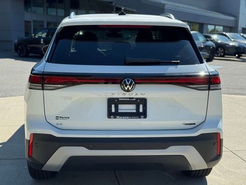 New 2025 Volkswagen Tiguan SE image 10