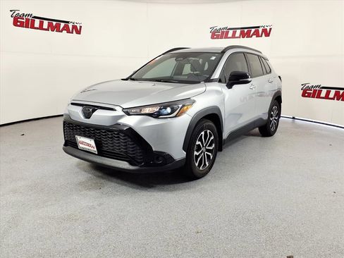 Used 2025 Toyota Corolla Cross SE image 3