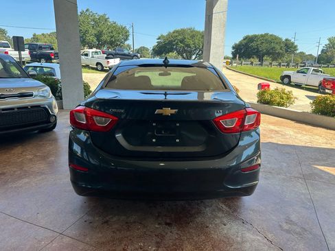 Used 2017 Chevrolet Cruze LT image 5