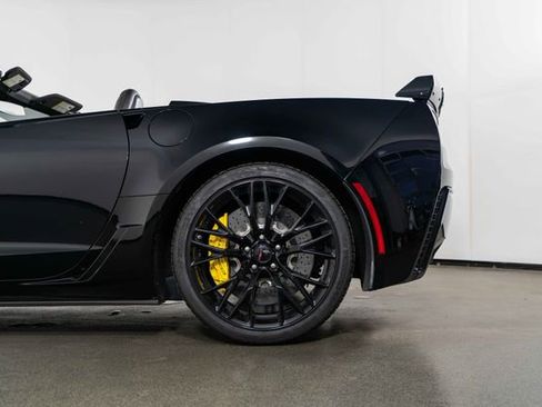 Used 2017 Chevrolet Corvette Z06 w/ Z07 Performance Package image 13