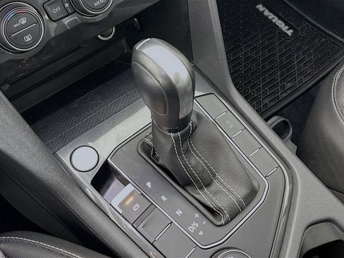 Used 2021 Volkswagen Tiguan SE image 16