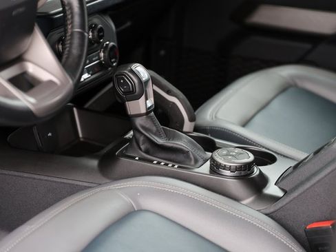 Used 2023 Ford Bronco Outer Banks image 9