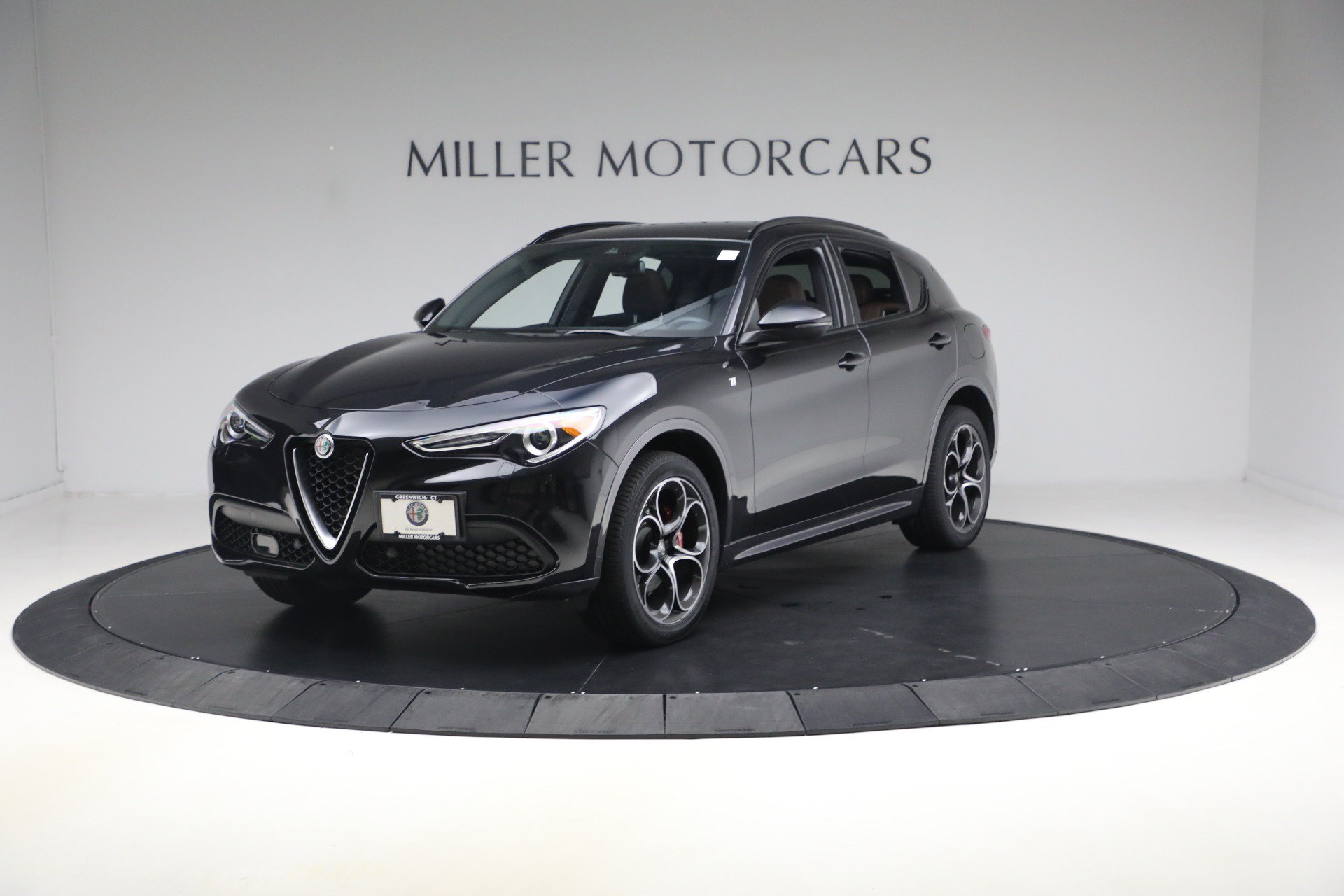 Used 2023 Alfa Romeo Stelvio Ti AWD/4WD image 2