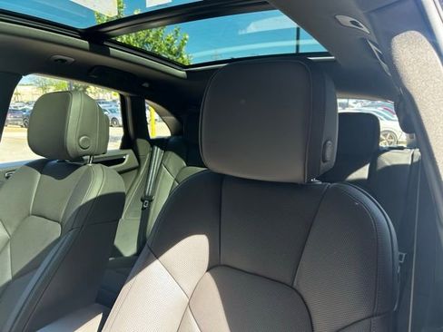 Certified 2025 Porsche Macan image 42