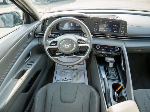 Used 2025 Hyundai Elantra Sport FWD image 39