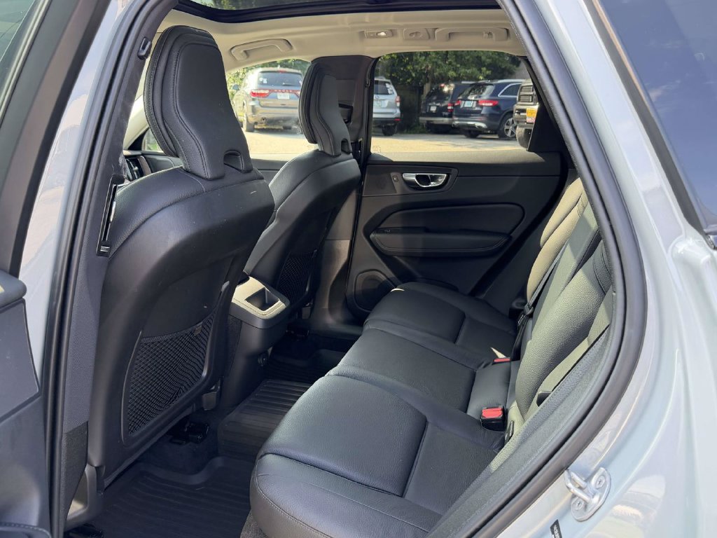 Used 2024 Volvo XC60 B5 Plus w/ Protection Package Premier AWD/4WD image 15