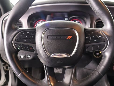 Used 2019 Dodge Charger SXT image 3