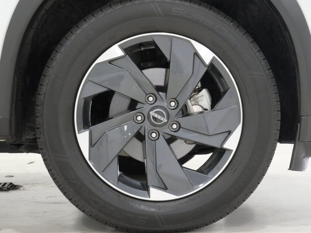 Used 2024 Nissan Rogue SV AWD/4WD image 9