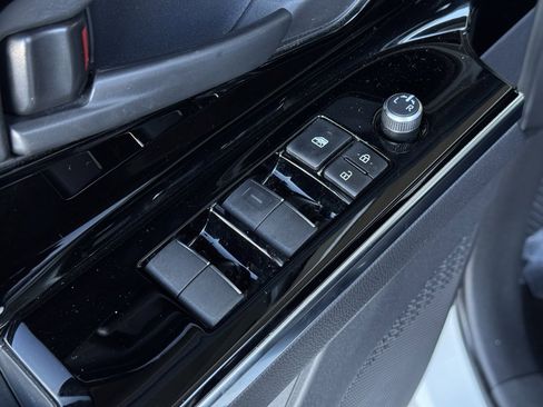 Used 2023 Toyota bZ4X Limited image 11