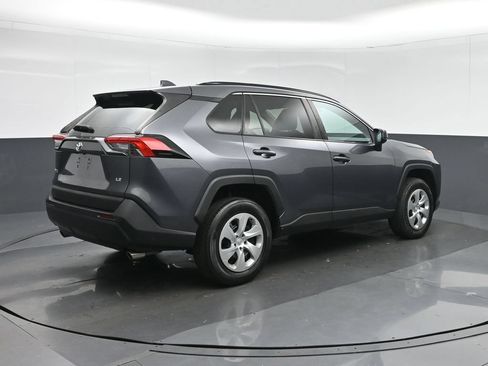 Used 2021 Toyota RAV4 LE FWD image 7