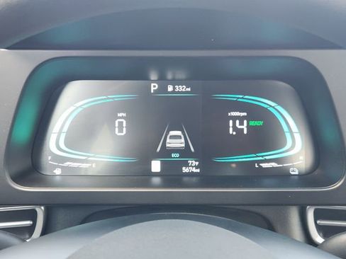 Used 2025 Hyundai Elantra Hybrid FWD image 11