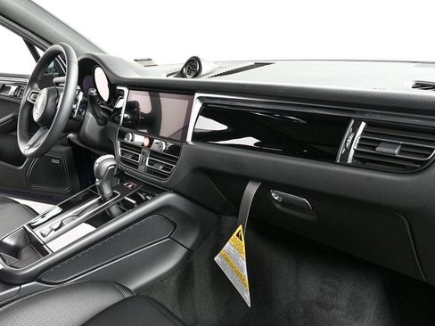 Certified 2026 Porsche Macan image 25