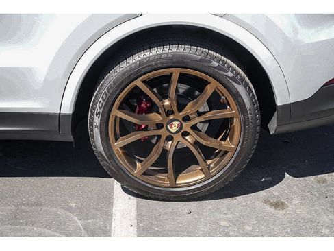 Used 2023 Porsche Cayenne Platinum Edition AWD/4WD image 10