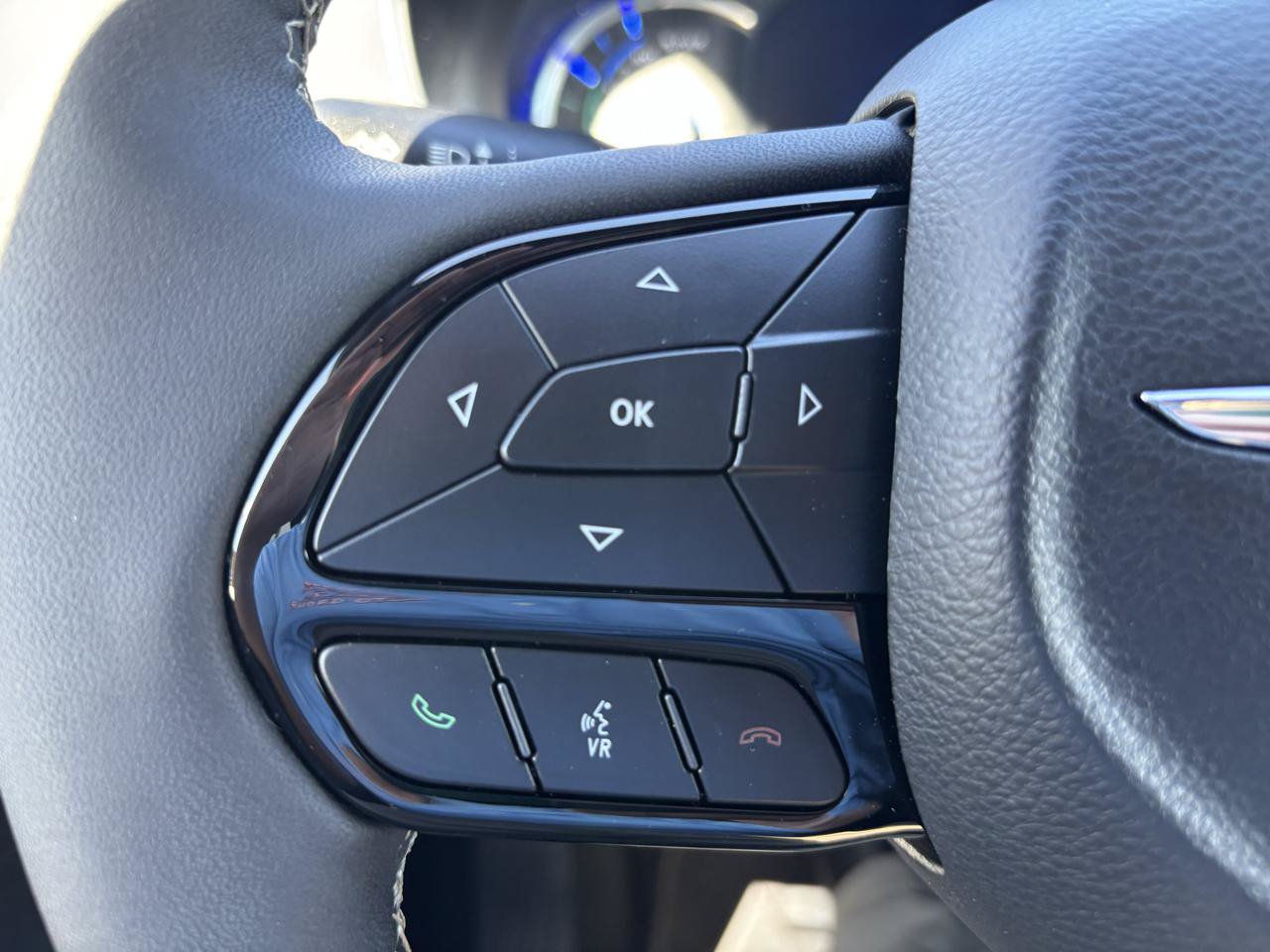 Used 2023 Chrysler Pacifica Touring-L w/ Uconnect Theater Family Group FWD image 20