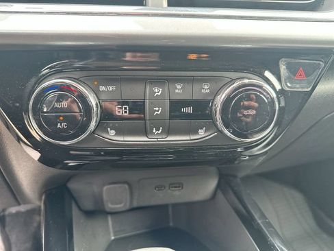 Used 2024 Chevrolet Trax LT w/ Driver Confidence Package FWD image 38