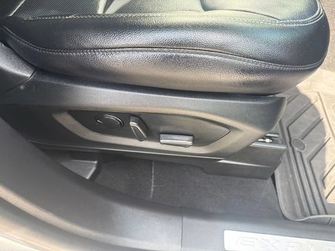 Used 2022 Ford Explorer Limited w/ Equipment Group 301A RWD image 35
