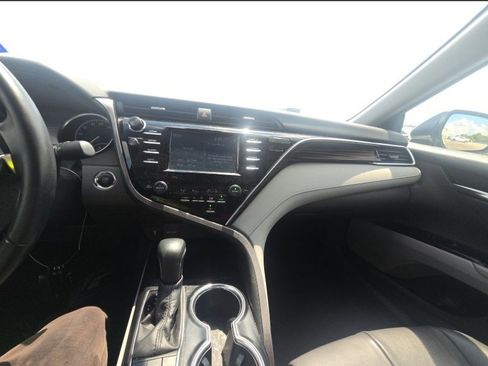 Used 2018 Toyota Camry XLE image 24