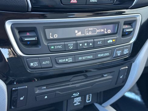 Certified 2020 Honda Pilot Touring image 28