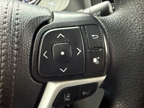 Used 2020 Toyota Sienna L image 9