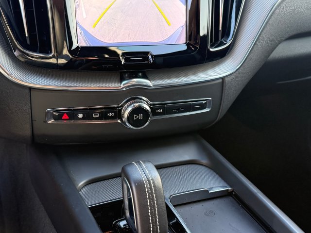 Used 2022 Volvo XC60 B5 R-Design FWD image 20
