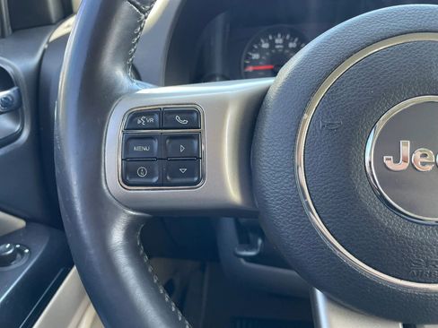 Used 2013 Jeep Compass Latitude FWD image 18