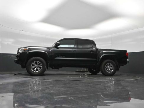 Used 2019 Toyota Tacoma SR5 AWD/4WD image 21