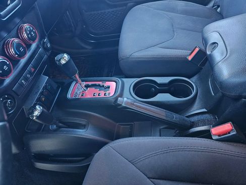 Used 2018 Jeep Wrangler Unlimited Sport S AWD/4WD image 28